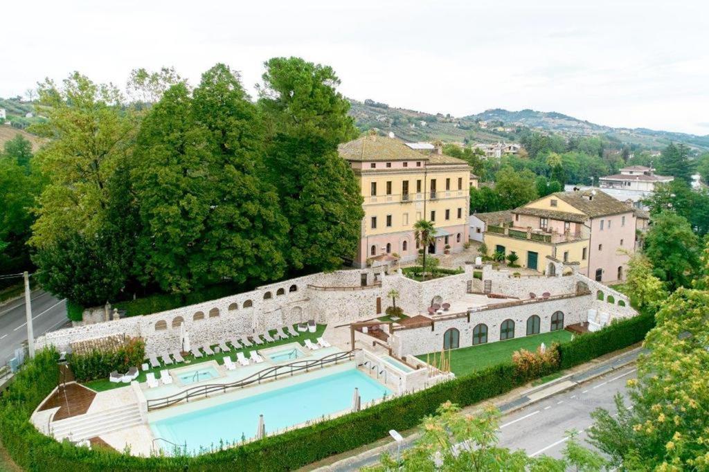 Hotel Corte Dei Tini Teramo Buitenkant foto