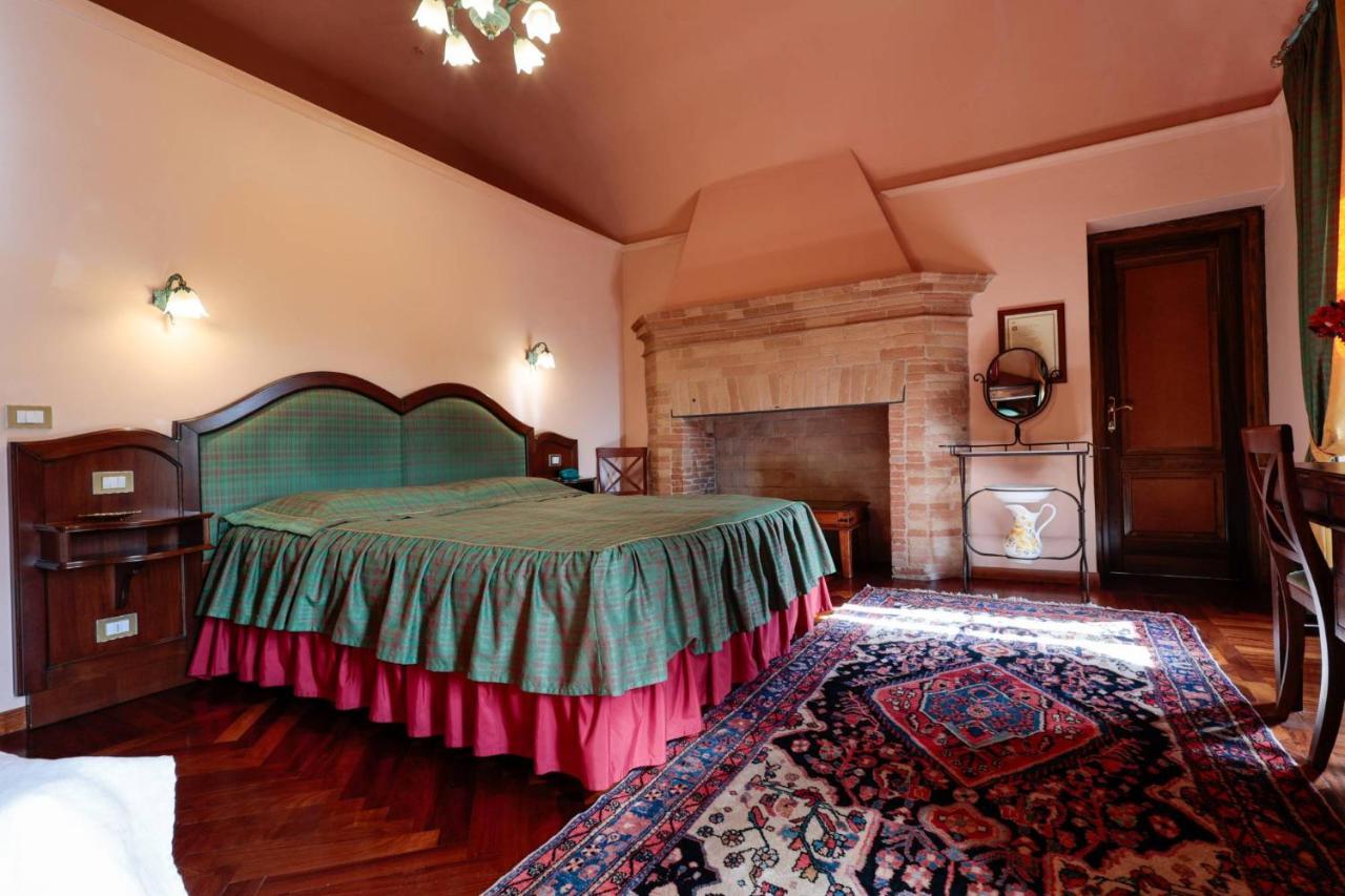 Hotel Corte Dei Tini Teramo Buitenkant foto