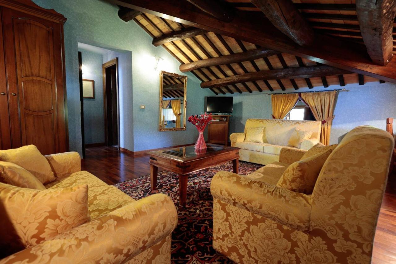 Hotel Corte Dei Tini Teramo Buitenkant foto