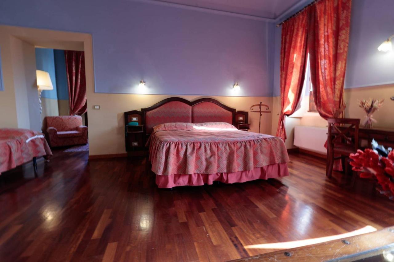Hotel Corte Dei Tini Teramo Buitenkant foto