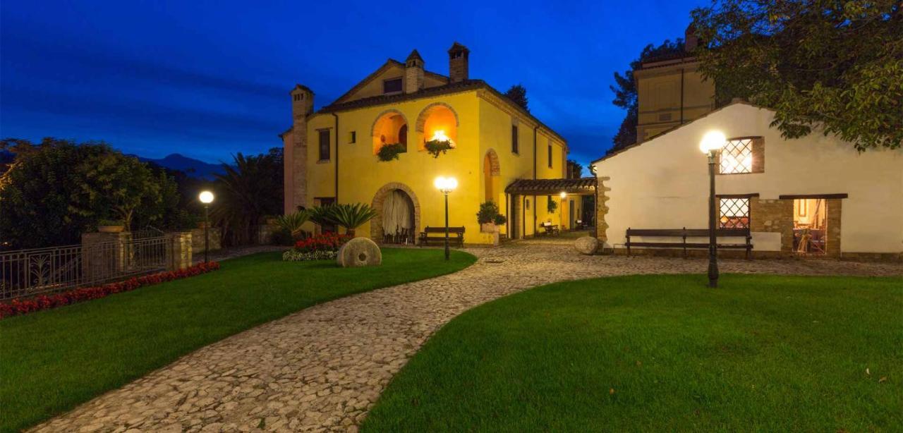 Hotel Corte Dei Tini Teramo Buitenkant foto