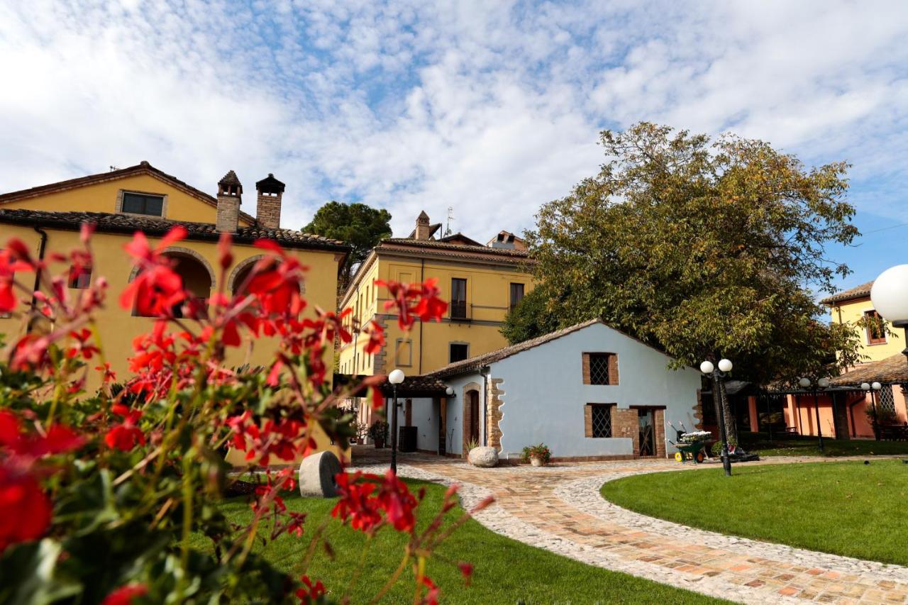 Hotel Corte Dei Tini Teramo Buitenkant foto