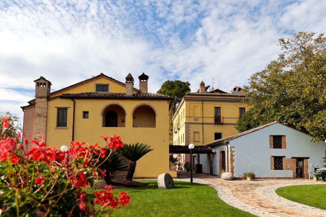 Hotel Corte Dei Tini Teramo Buitenkant foto