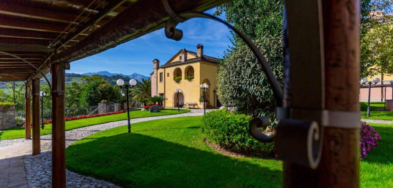 Hotel Corte Dei Tini Teramo Buitenkant foto
